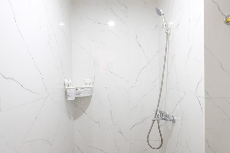 Bathroom 5, Spacious 2BR at Grand Asia Afrika Apt By Travelio, Bandung