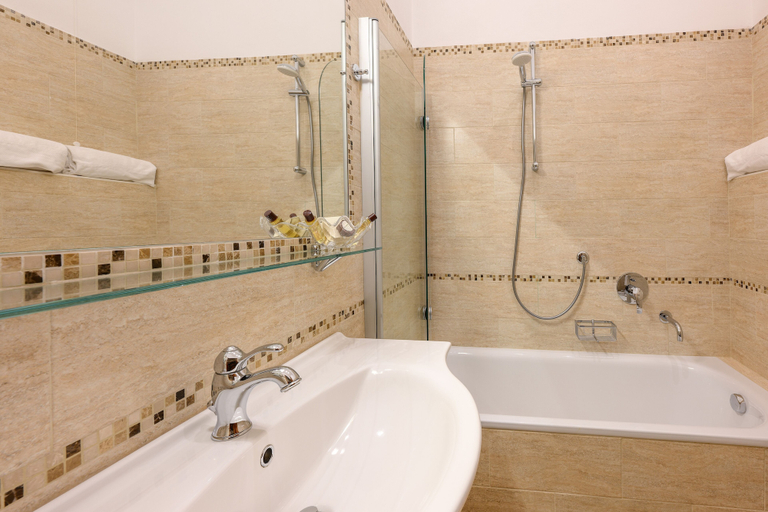 Bathroom 4, Hotel Posta, Reggio Nell'Emilia