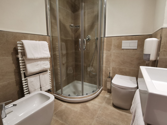 Bathroom 5, President Prato, Prato