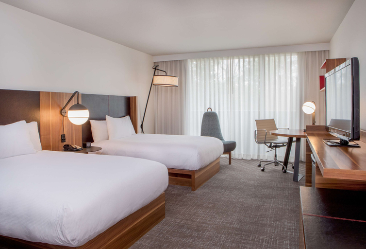 Bedroom 3, DoubleTree by Hilton Atlanta Windy Hill Ballpark, Cobb