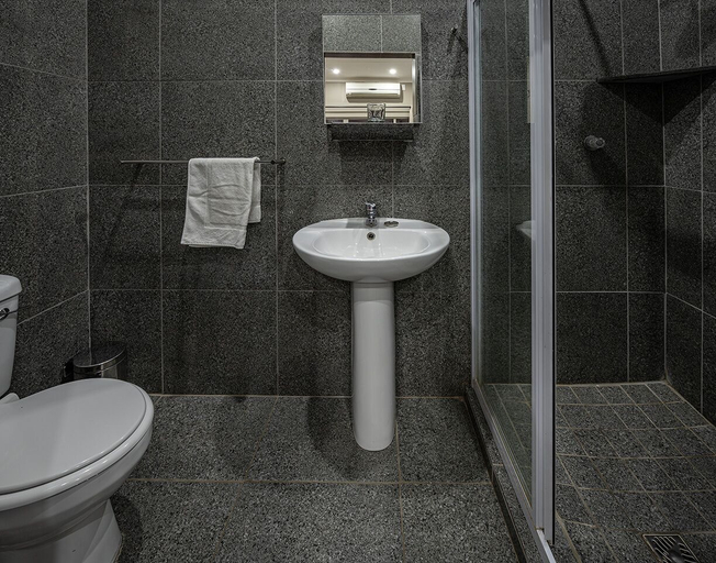Bathroom 5, Calvinia Hotel by Country Hotels, Namakwa