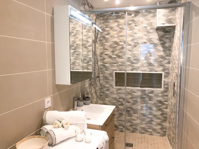 Bathroom 5, Voyage au cœur d’étampes, Essonne