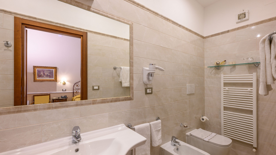 Bathroom 4, Hotel Posta, Reggio Nell'Emilia
