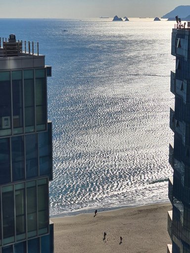 OCEAN Suite🎁Netflix♡Beautiful Haeundae Ocean Beach View♡BEXCO♡The Bay 101♡Sunny Bedroom1 Living Room1, Haeundae