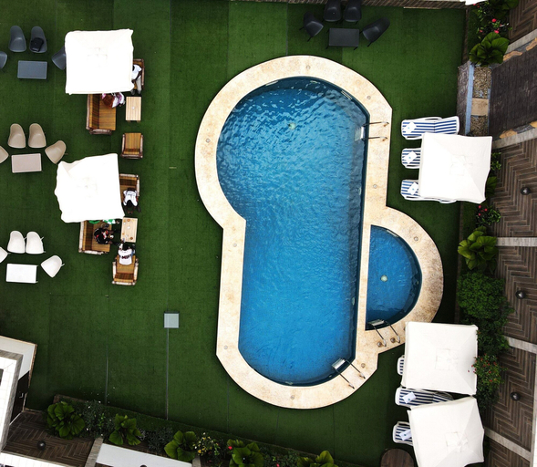 Exterior & Views, Suita Hotel, Mfoundi