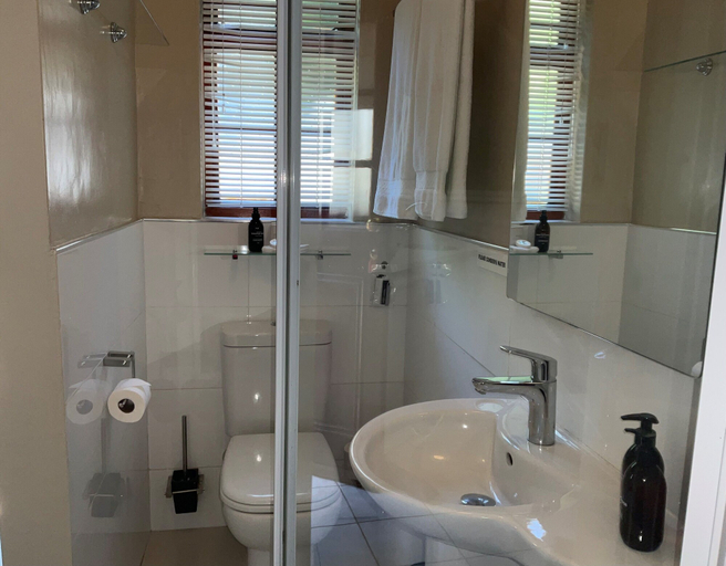 Bathroom 4, Brighton Lodge, Nelson Mandela Bay