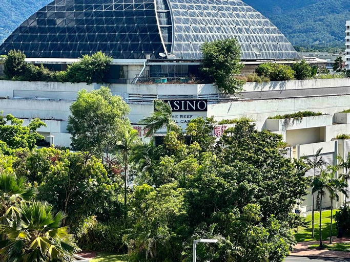 Exterior & Views 1, Two BR Stylish Getaway@Harbour Lights Cairns Sleep, Cairns