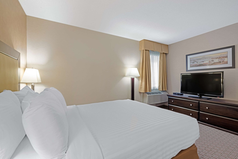 Bedroom 3, Best Western Plus Emerald Isle Hotel, Capital