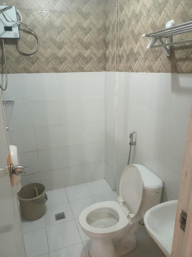 Bathroom, DJCI Apartelle w/kitchen walk to Robinson, Sm mall, NE pacific mall,S&R cabanatuan, Cabanatuan City