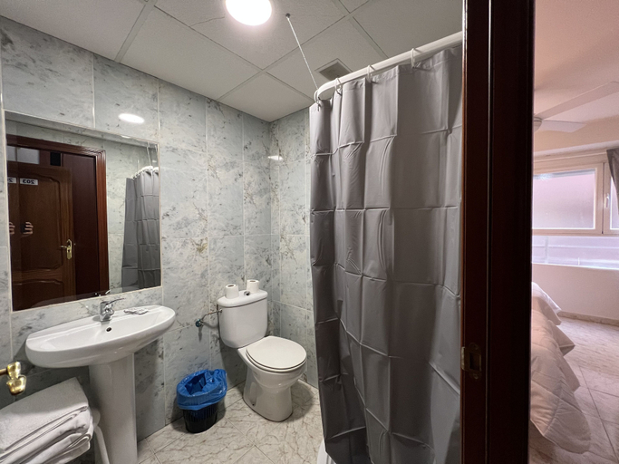 Bathroom 4, Hostal La Embajada, Toledo