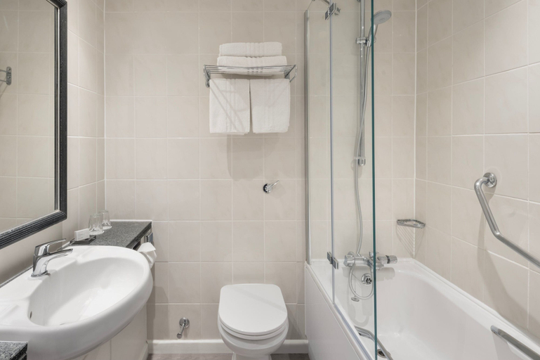 Bathroom 4, Delta Hotels by Marriott St. Pierre Country Club, Monmouthshire