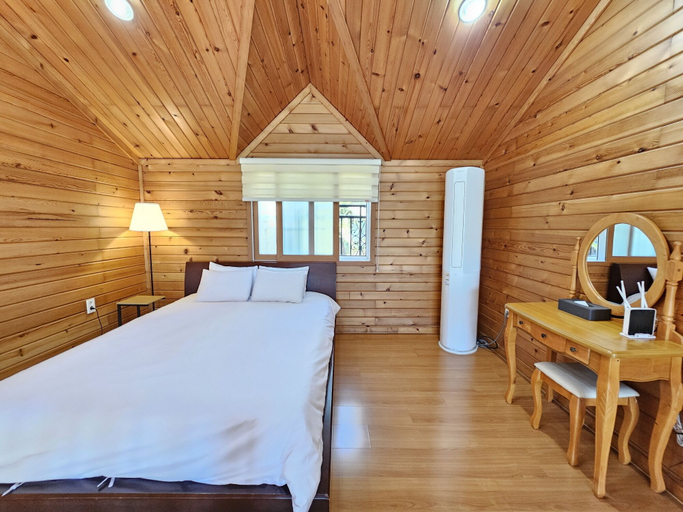 Bedroom 2, Old Man and Sea Pension, Seogwipo