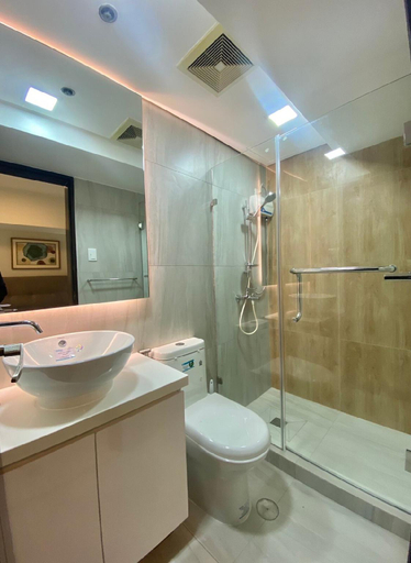 Bathroom, Modern Loft with Workspace in Ortigas CBD, Pasig City