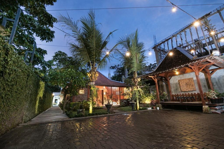 Exterior & Views 1, Syariah Java ambience villa 3BD with shared pool, Yogyakarta