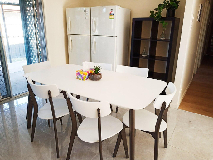 Dining Room 4, Sunnybank Center, walking distance to mall M04, Sunnybank