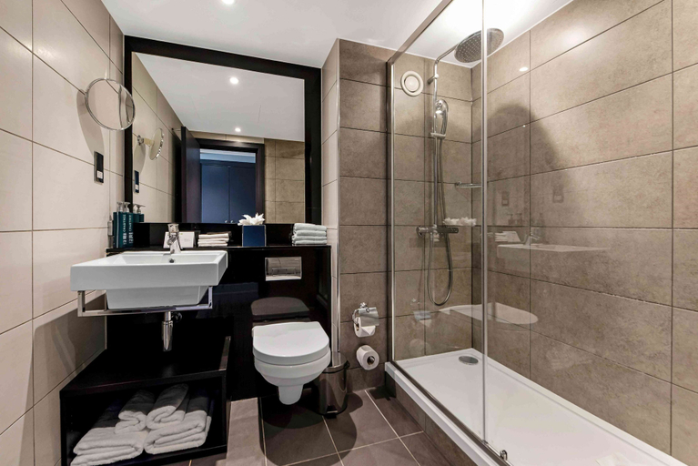 Bathroom 4, Doubletree by Hilton London Kensington, London