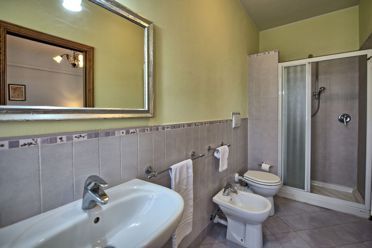 Bathroom 4, Casa Rossa, Florence