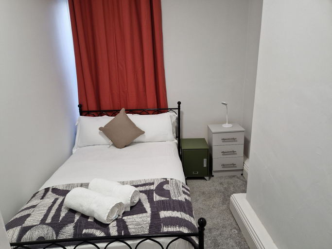 Bedroom 2, Birtley's Amethyst, 3 Bedroom Apt ,sleeps 6 Guest, Gateshead