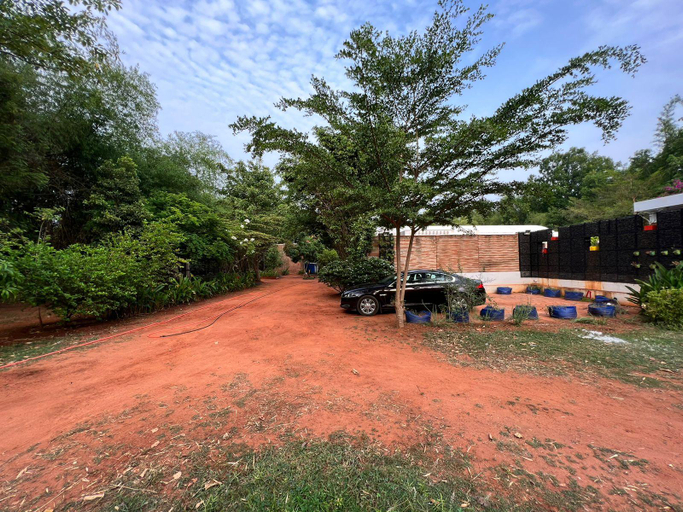 Garden, BouganVilla–Luxe 3BHK Nature Retreat, Pondy, Viluppuram