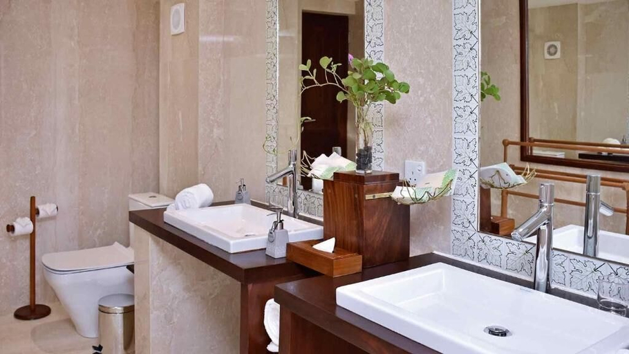Bathroom 4, Wattura Resort and Spa, Wennappuwa