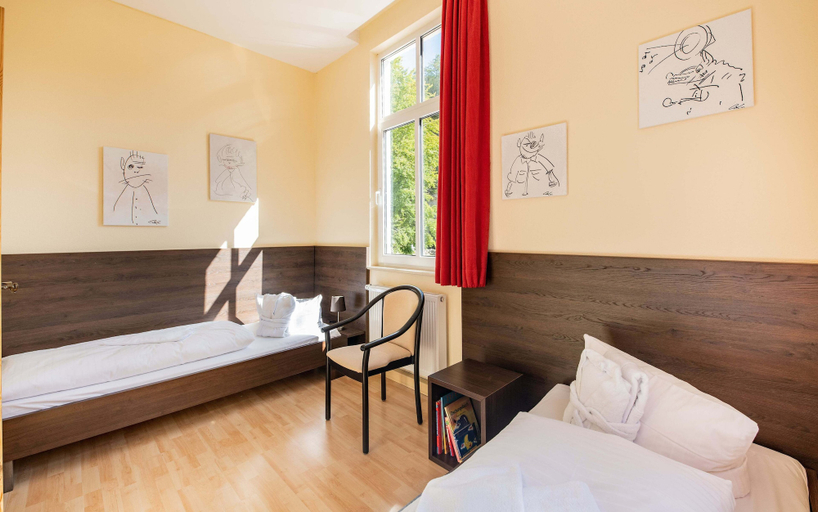 Bedroom 3, Kulturhotel Kaiserhof, Wartburgkreis