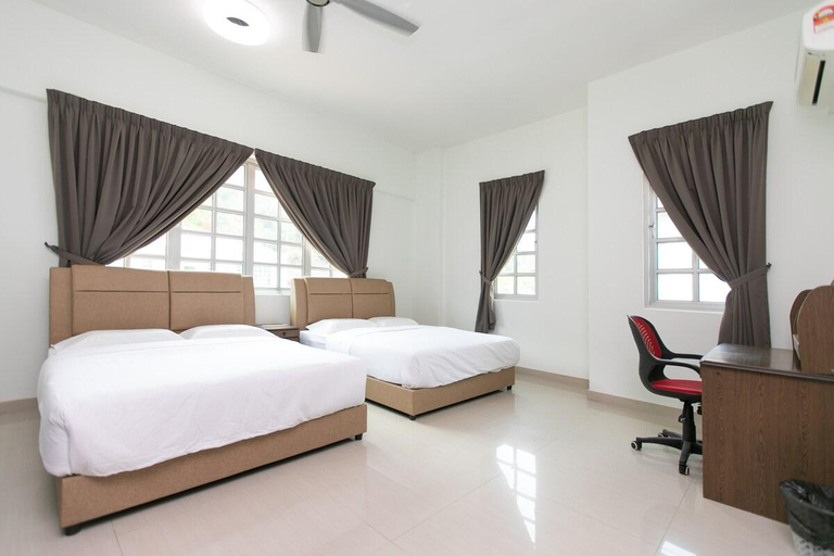 Bedroom 2, Tanjung Bungah 6BR 20Pax Bungalow w/ Snooker BBQ, Pulau Penang