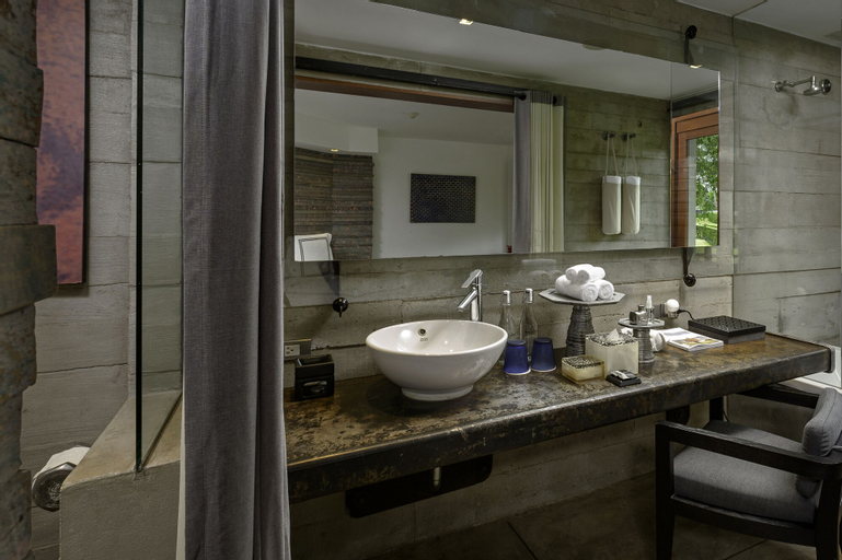 Bathroom 8
