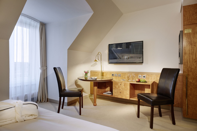 Bedroom 2, Lindner Hotel Dusseldorf Airport, part of JdV by Hyatt, Düsseldorf