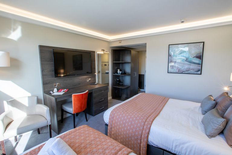Bedroom 2, Park Hall Hotel and Spa Wolverhampton, Wolverhampton