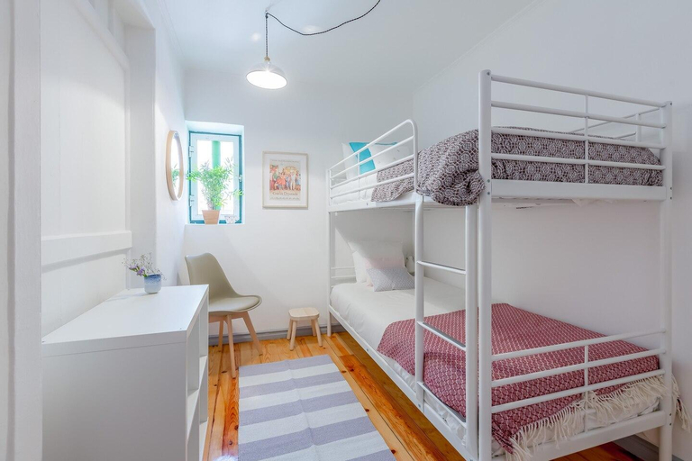 Others 3, Alfama, Bright Spacious w/ Terrace, by TimeCooler, Lisbon