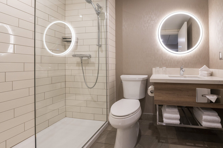 Bathroom 4, Hotel & Suites Le Dauphin Quebec, Communauté-Urbaine-de-Québec