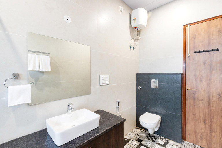 Bathroom 4, StayVista at Elaris, Jaipur
