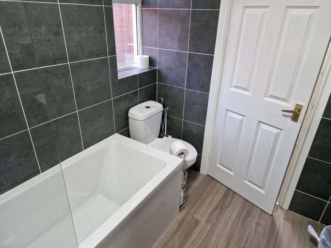 Bathroom 3, Birtley's Amethyst, 3 Bedroom Apt ,sleeps 6 Guest, Gateshead