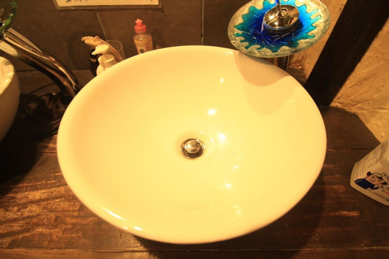 Bathroom 18