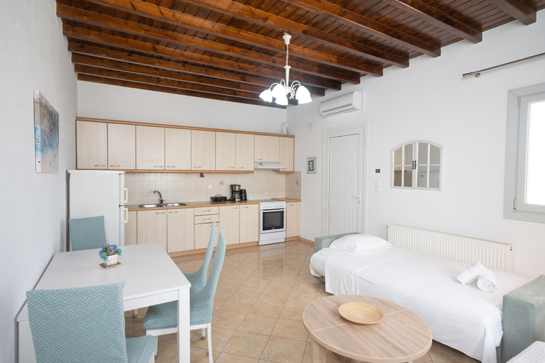 Others 5, Mykonos Stylish Ivory Apt w Shared Pool, South Aegean