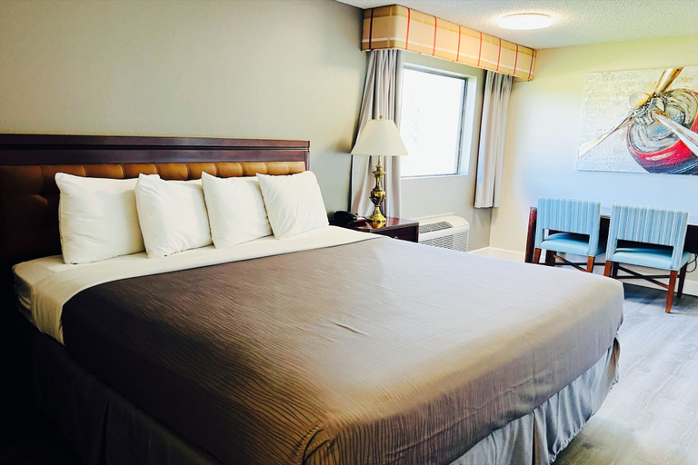 Bedroom 3, Western Motel, Thomas