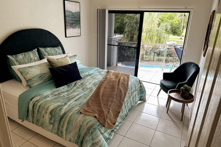 Bedroom 3, Elegant 3BR Esplanade Apartment, Cairns