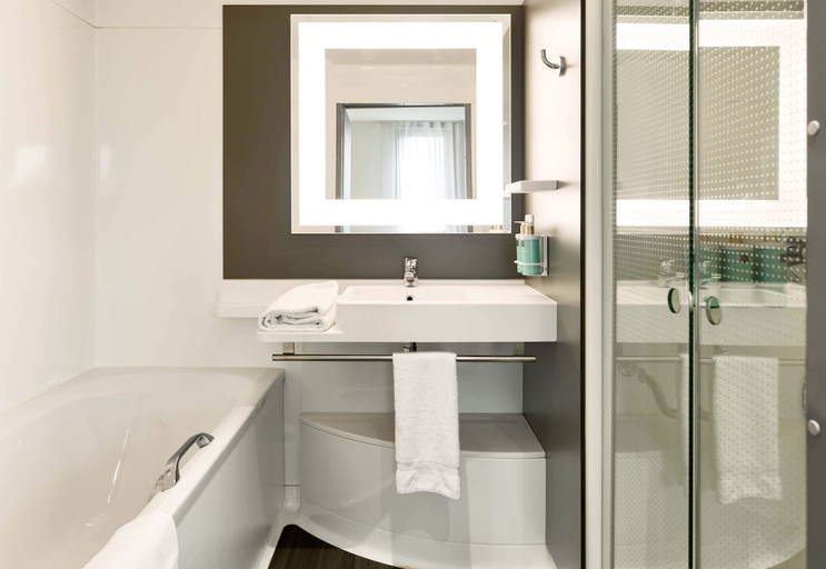Bathroom, B&B HOTEL Paris Grand Roissy CDG Aéroport, Val-d'Oise
