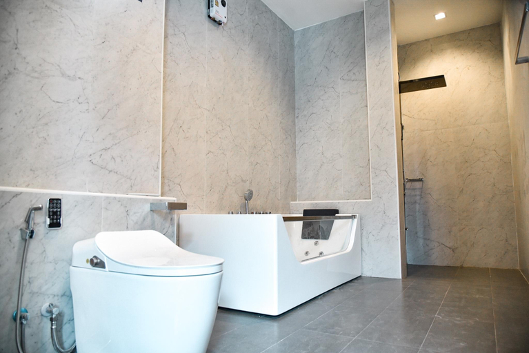 Bathroom, Arroz Private Pool Villa: Fiesta 1, Muang Chon Buri