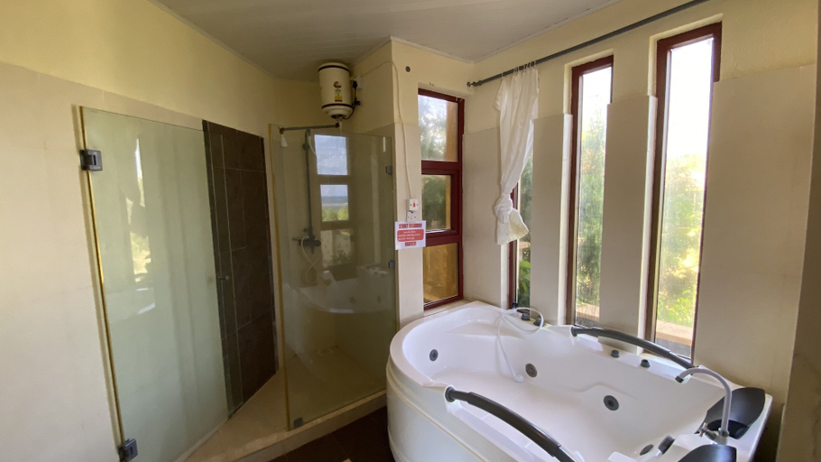 Bathroom 4, Lux Suites Eden Seafront Apartments, Kisauni