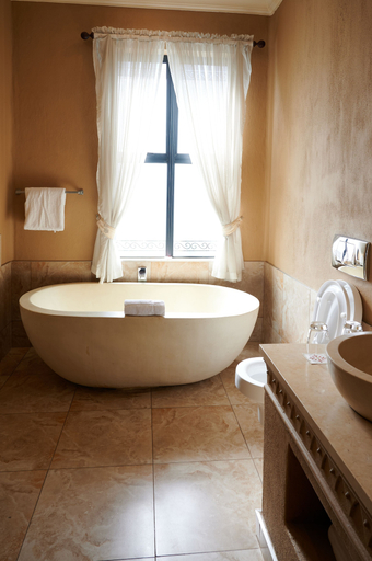 Bathroom 5, Tayfin Royale Hotel & Restaurant, City of Tshwane