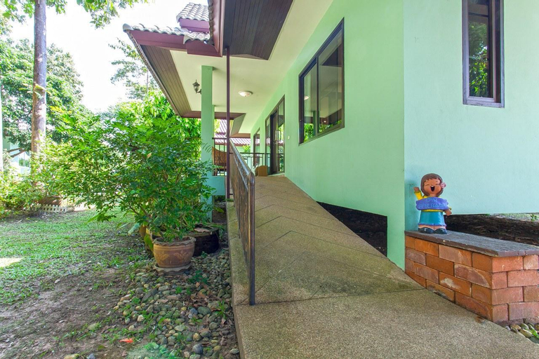 Rare Woods Escape 7BR w/Gym, Breakfast & 2 Pools, San Sai
