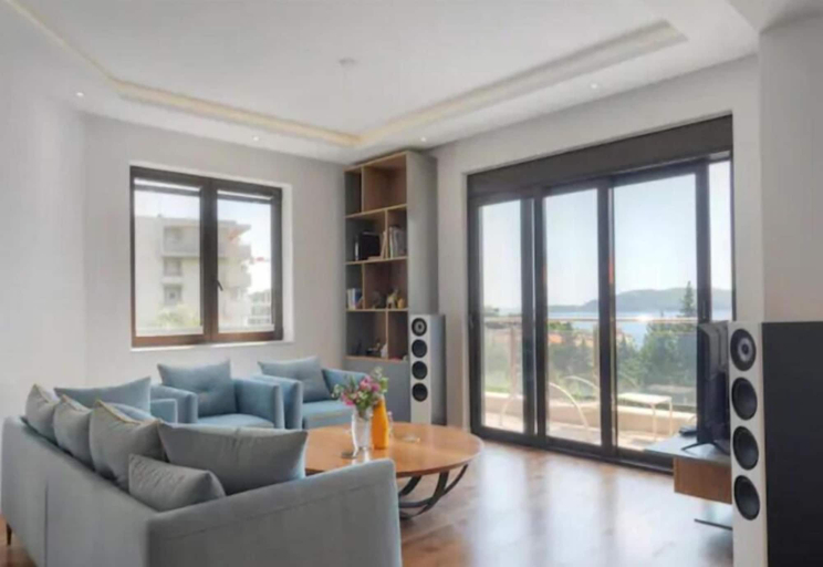 Others 3, Regina's Residence-One Bedroom Apartment