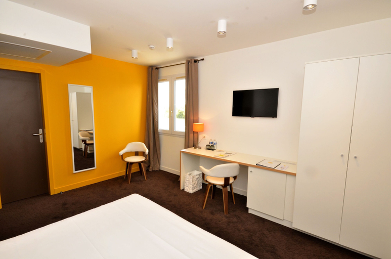 Bedroom 2, Logis Hôtel La Ruche, Yvelines