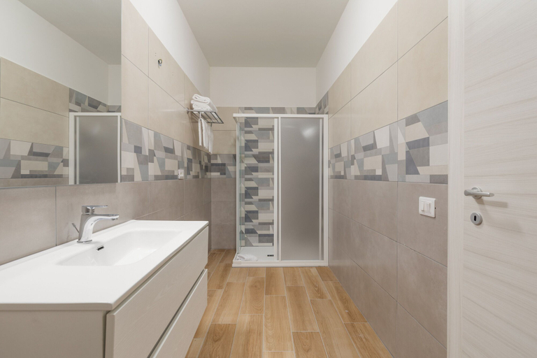 Bathroom 4, Residence Torvaianica, Rome