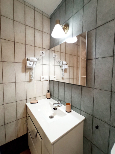 Bathroom 3, Apartments La Higuera By VGH, Cádiz