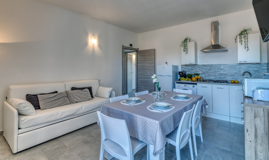 Others 5, IzzHome Cozy Sunflowers 2, Cagliari
