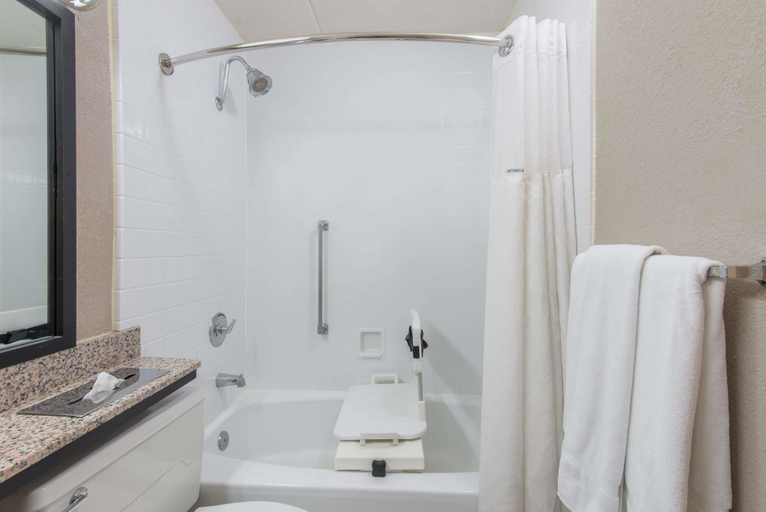 Bathroom 4, Ramada by Wyndham Cumberland Downtown, Allegany