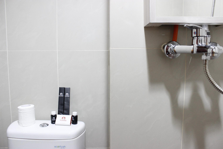 Bathroom 2, Studio at Taman Melati Apt near UNPAD By Travelio, Sumedang
