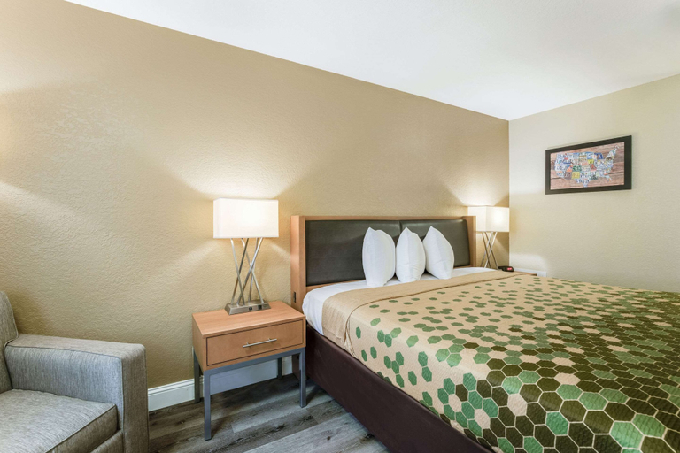 Bedroom 4, Econo Lodge Madison East, Dane